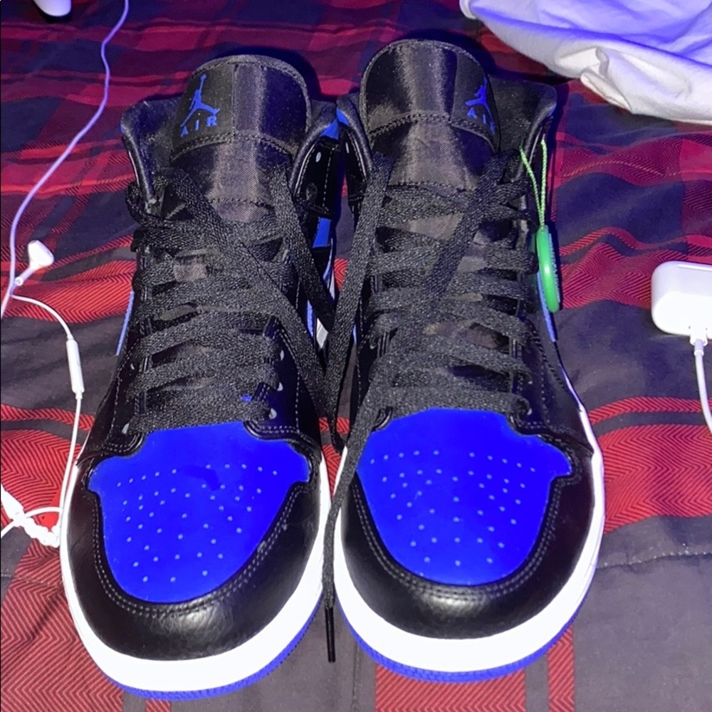 Jordan 1 Royale mid